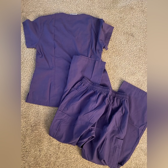 Reina Scrubs Size Small - Picture 4 of 4